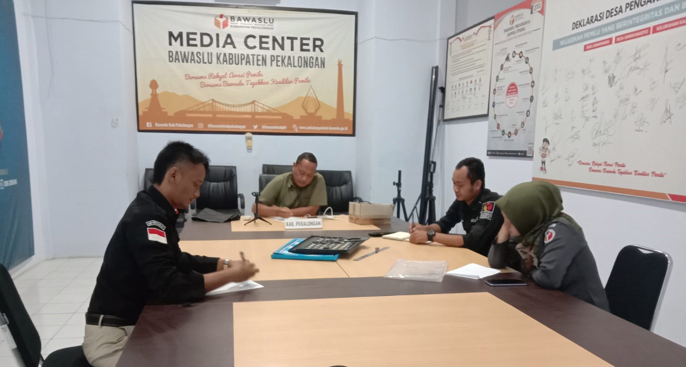 BAWASLU EVALUASI KEGIATAN KEHUMASAN