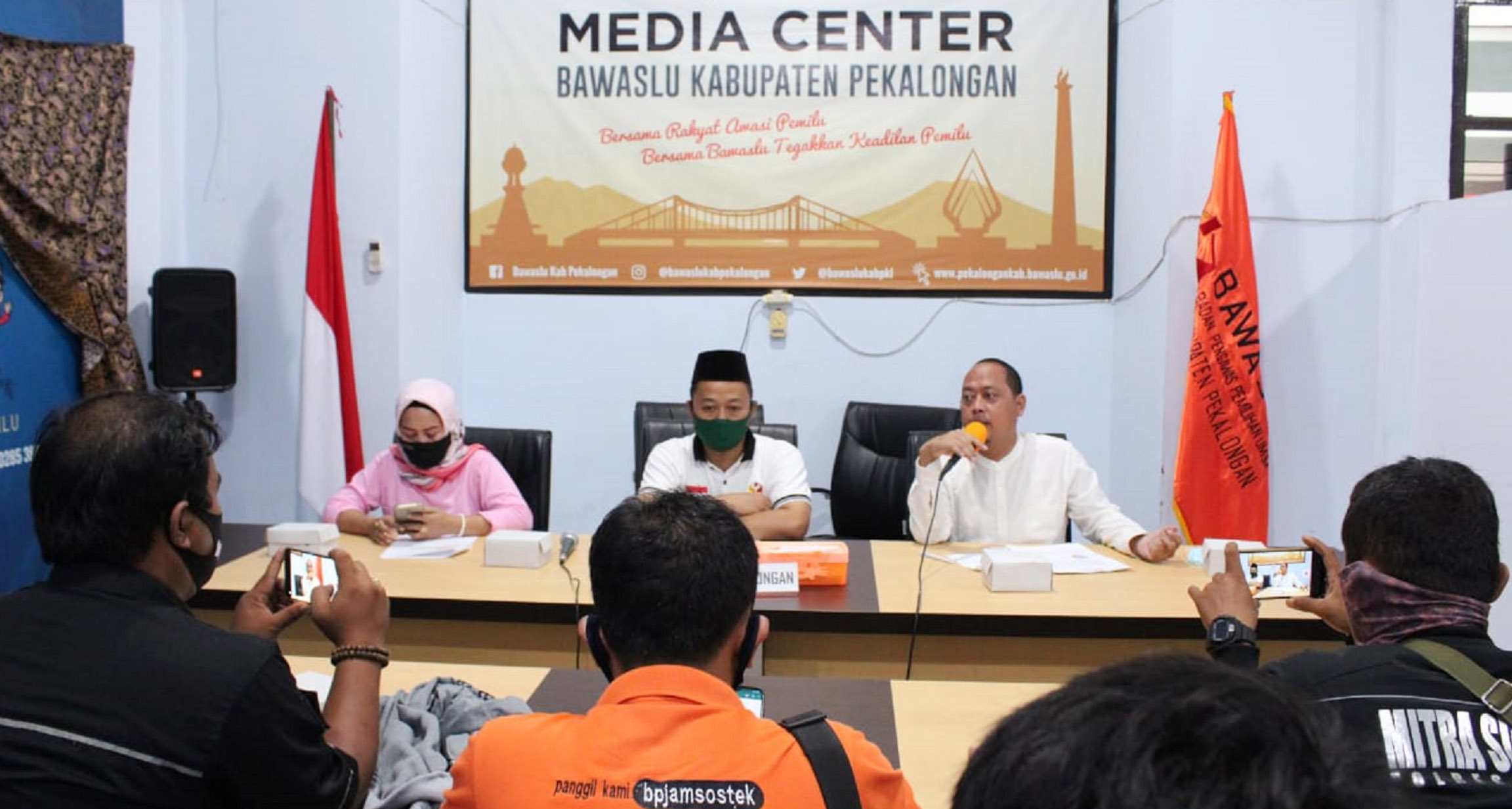 MELANGGAR PROTOKOL COVID-19, BAWASLU KELUARKAN 12 PERINGATAN TERTULIS