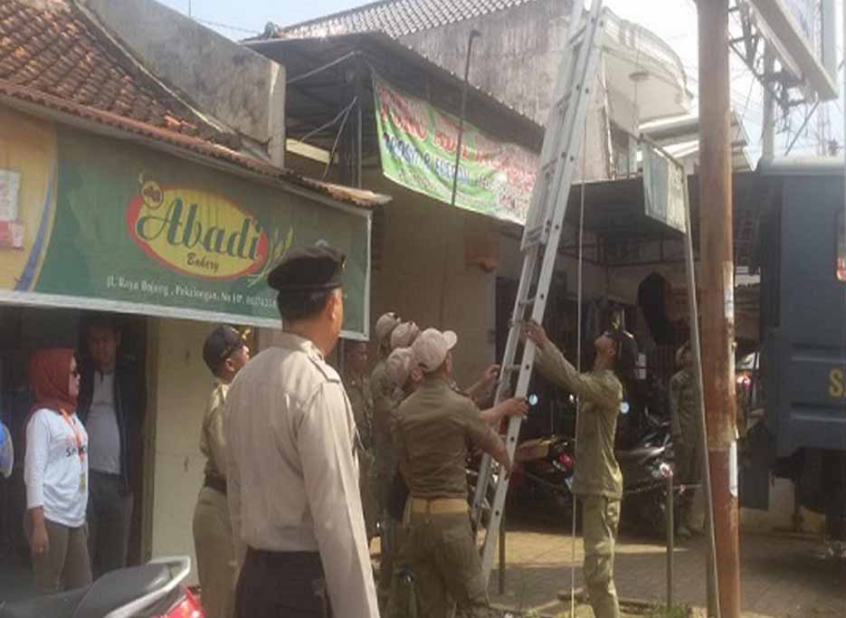 SEBANYAK 13.938 ALAT PERAGA KAMPANYE TELAH DITERTIBKAN BAWASLU KABUPATEN PEKALONGAN