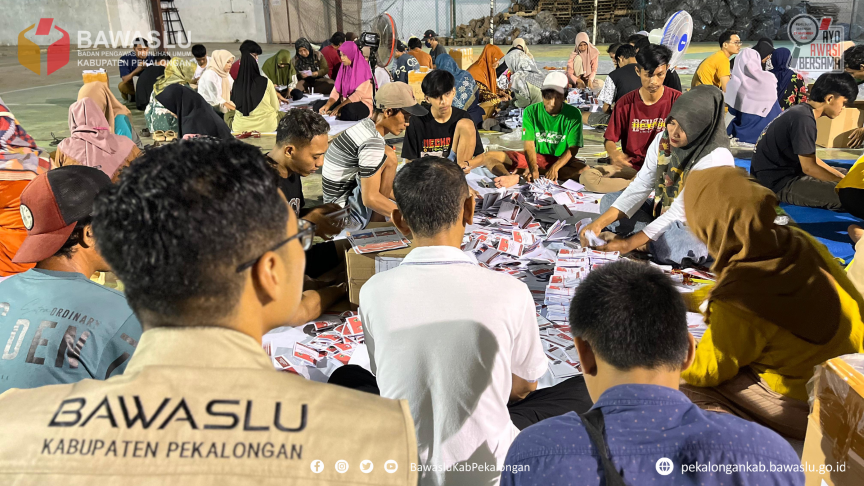 Pengawasan Pelipatan Surat Suara di gudang KPU Karanganyar