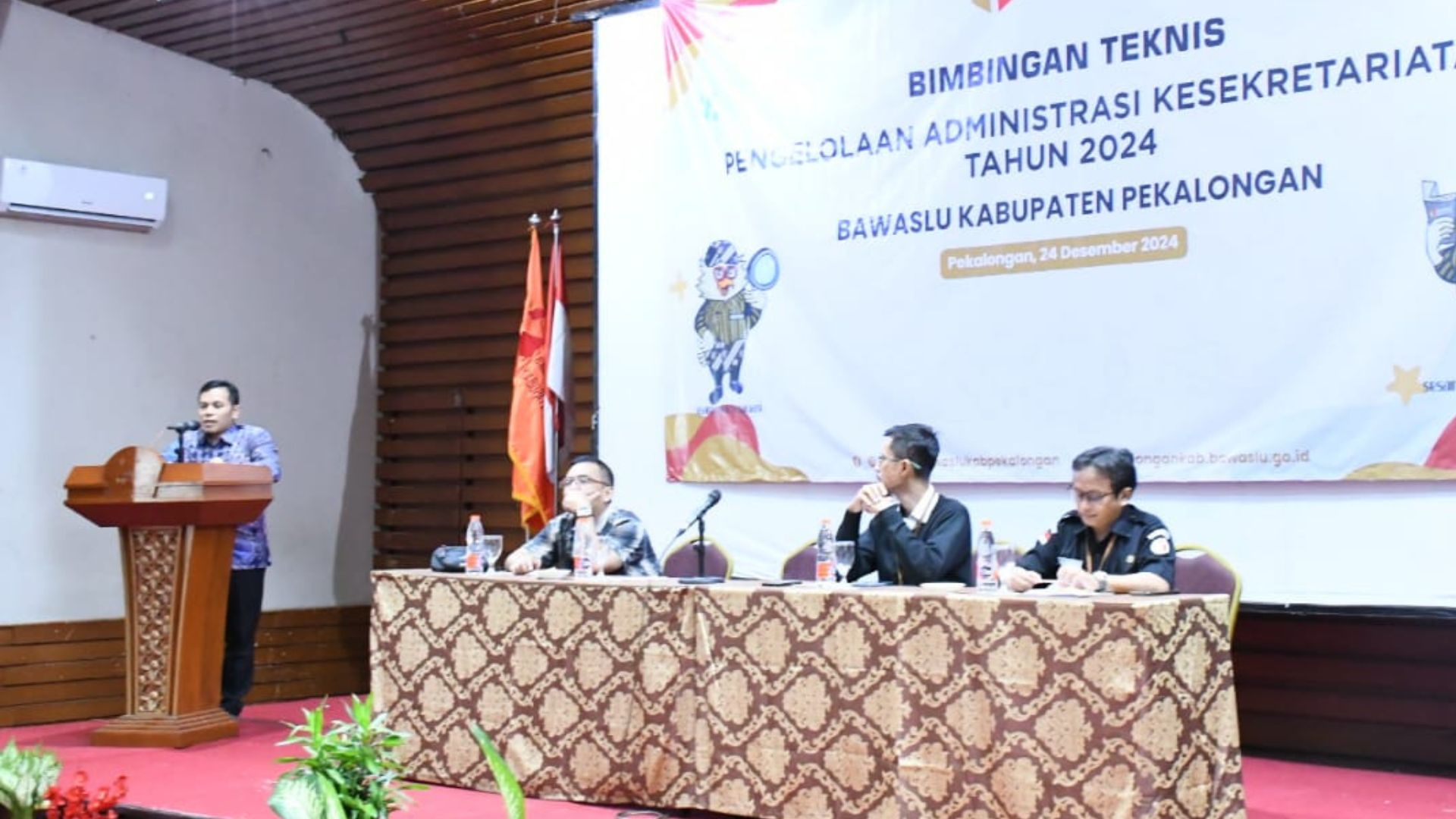 Bawaslu Kabupaten Pekalongan menyelenggarakan Bimbingan Teknis Pengelolaan Administrasi Kesekretariatan pada Selasa, 24 Desember 2024, bertempat di Hotel Daffam Pekalongan.