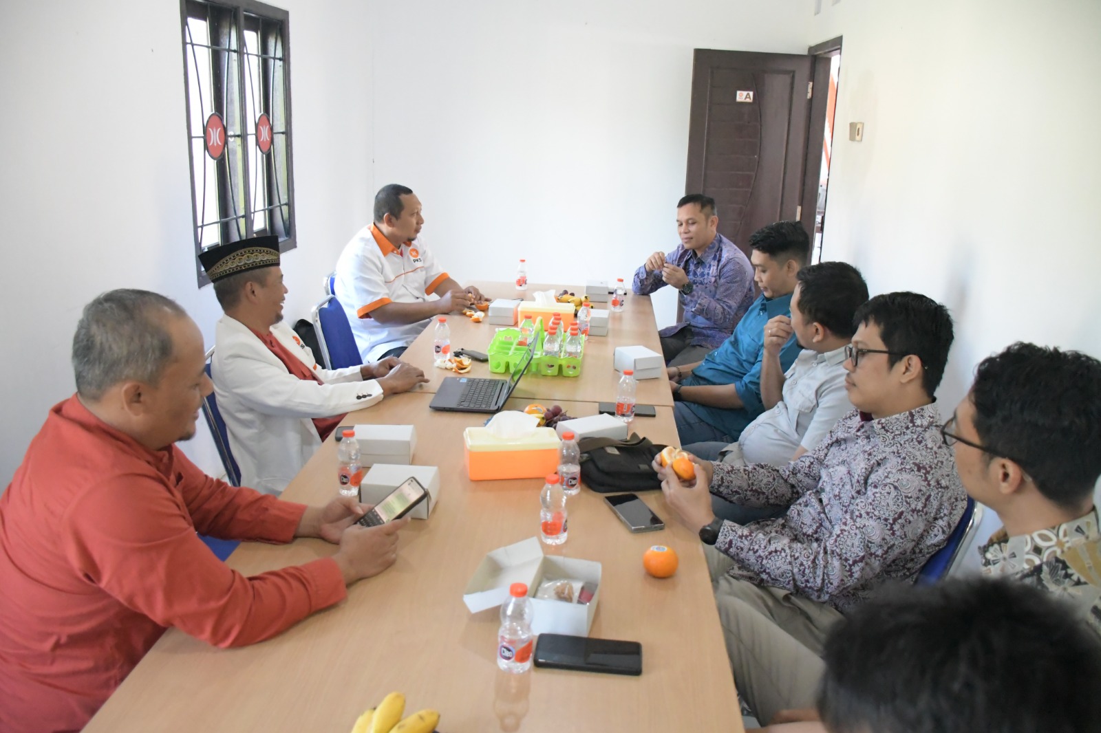 Ketua dan Anggota Bawaslu Kabupaten Pekalongan melaksanakan konsolidasi demokrasi bersama jajaran DPD PKS Kabupaten Pekalongan di Kantor DPD PKS Kabupaten Pekalongan, Kamis (9/7/2026