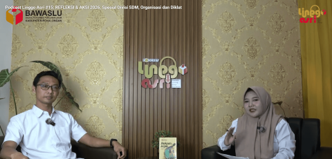 Mochammad Anis Sofwan sedang berbincang dengan Dewi Fahima terkait rencana aksi tahun 2026 Divisi Sumber Daya Manusia, Organisasi, dan Diklat (SDMOD)