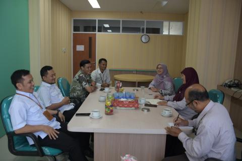 Ketua Bawaslu Kabupaten Pekalongan, Mohamad Tohir, bersama jajaran melaksanakan audiensi dan silaturahmi dengan Rektor UMPP, Dr. Nur Izzah, S.Kp., M.Kes., beserta jajaran pimpinan universitas di Kampus Universitas Muhammadiyah Pekajangan Pekalongan (UMPP), Rabu (1/7/2026).