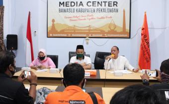 MELANGGAR PROTOKOL COVID-19, BAWASLU KELUARKAN 12 PERINGATAN TERTULIS