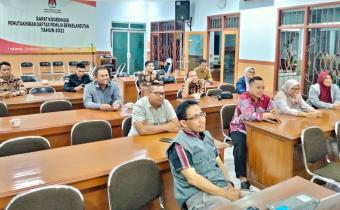 PANTAU PENDAFTARAN PARPOL HINGGA DINI HARI