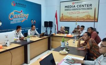 Bawaslu Jateng Bekali Teknik Menulis Buku