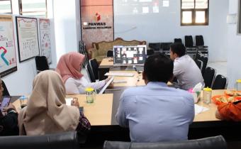 KOBARKAN SEMANGAT PESERTA SKPP, BAWASLU BERI MATERI PENGAWASAN PILKADA MELALUI ZOOM