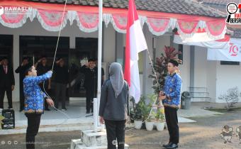 Upacara bendera hut ri 79