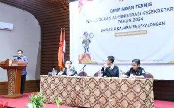 Bawaslu Kabupaten Pekalongan menyelenggarakan Bimbingan Teknis Pengelolaan Administrasi Kesekretariatan pada Selasa, 24 Desember 2024, bertempat di Hotel Daffam Pekalongan.