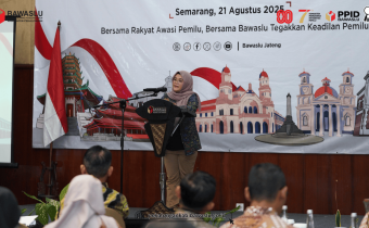 Anggota Bawaslu Lolly Suhenty 