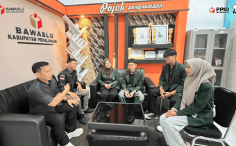 Diskusi bawaslu dengan mahasiswa