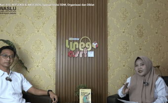 Mochammad Anis Sofwan sedang berbincang dengan Dewi Fahima terkait rencana aksi tahun 2026 Divisi Sumber Daya Manusia, Organisasi, dan Diklat (SDMOD)