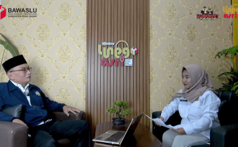 Toto Suprianto sedang memaparkan Penguatan Tata Kelola Internal