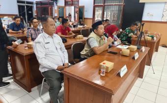 Anggota Bawaslu Kabupaten Pekalongan, Budi Nur Hadi Wibowo sedang memberikan tanggapan saat Rapat Pleno Rekapitulasi PDPB Triwulan I Tahun 2026
