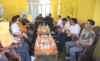 Ketua Bawaslu Kabupaten Pekalongan, Mohamad Tohir, bersama jajaran melaksanakan audiensi dan silaturahmi dengan pengurus DPD Partai Golkar Kabupaten Pekalongan di Kantor DPD Partai Golkar Kabupaten Pekalongan, Rabu (1/7/2026).