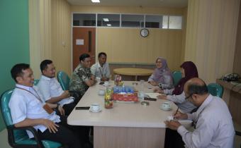 Ketua Bawaslu Kabupaten Pekalongan, Mohamad Tohir, bersama jajaran melaksanakan audiensi dan silaturahmi dengan Rektor UMPP, Dr. Nur Izzah, S.Kp., M.Kes., beserta jajaran pimpinan universitas di Kampus Universitas Muhammadiyah Pekajangan Pekalongan (UMPP), Rabu (1/7/2026).